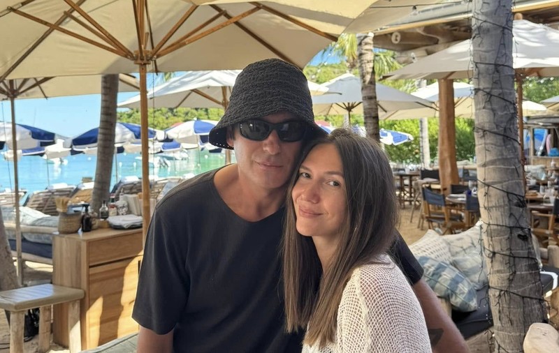 Radu Vâlcan i-a comandat soției o rochie, însă Adela Popescu a avut un șoc atunci când a văzut-o. „Oare lui nu îi place cum mă îmbrac​​? E urâtă!”