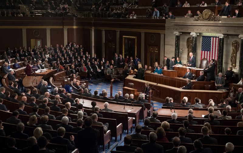 Americanii au mai multă încredere în Armată și în presa locală decât în Congres. Ce instituții conduc în topul încrederii în România