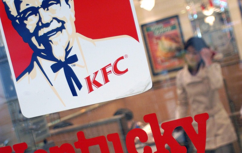 Polițiștii britanici au făcut apel către oameni să nu mai sune la urgență dacă nu găsesc pui la KFC