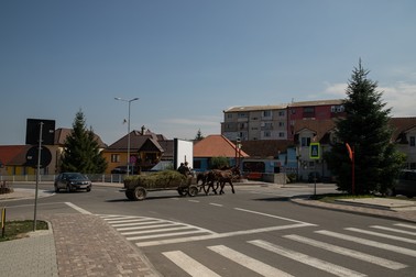 Centrul orașului Avrig, golit de migrația zilnică spre Sibiu
