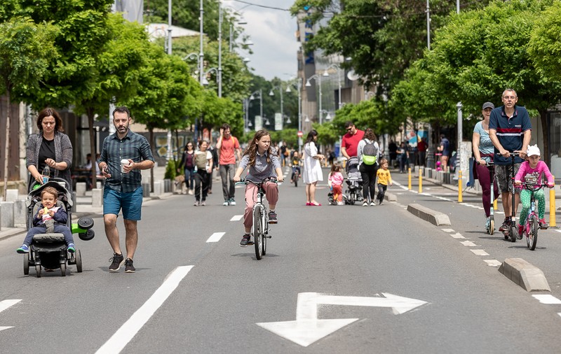 Cum arată libertatea după restricții? Reportaj pe „străzile deschise” din București