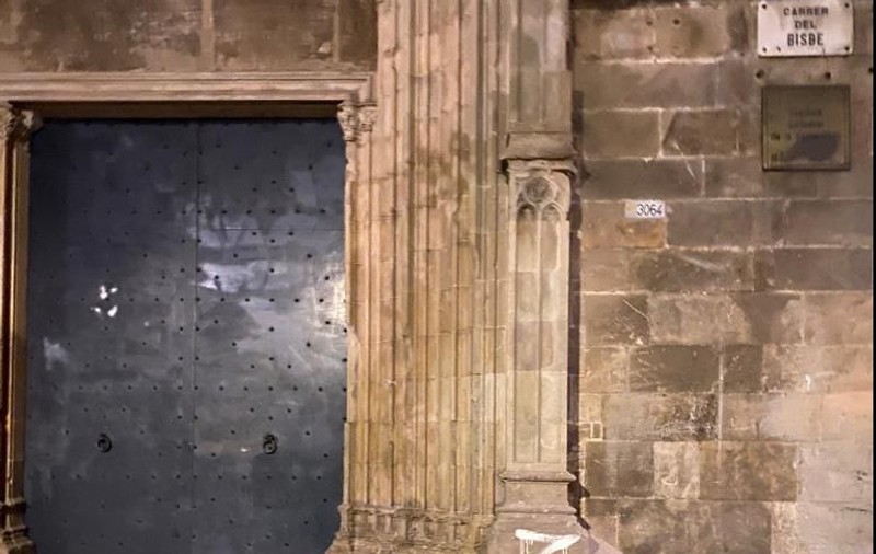 Un bărbat din Donbas, arestat în Barcelona, după ce a desenat simbolurile invaziei ruse pe mai multe monumente din capitala Cataloniei