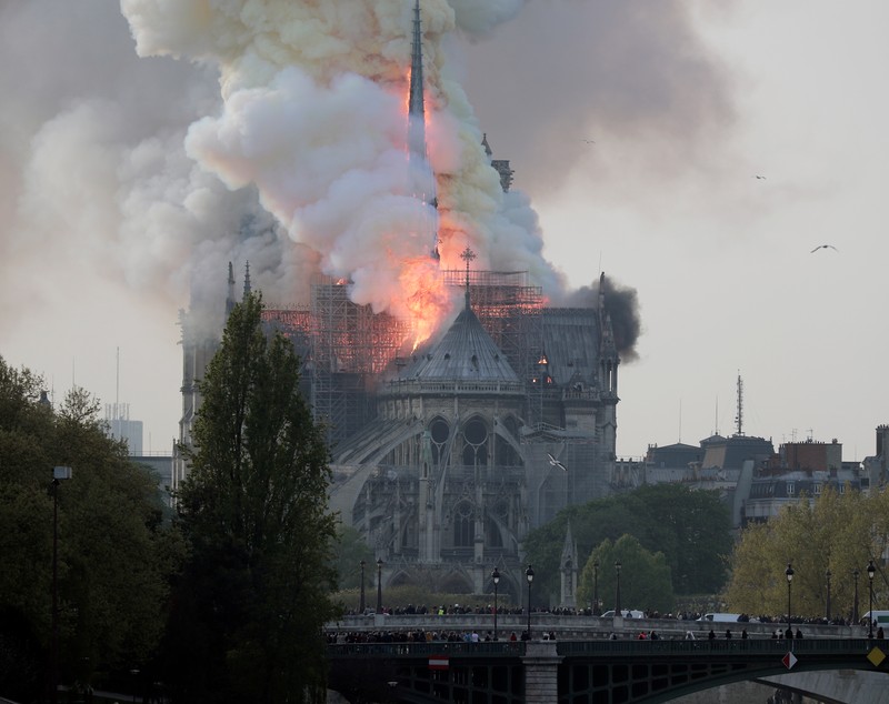 UPDATE | Incendiul de la Catedrala Notre-Dame din Paris a fost stins după 9 ore! Donald Tusk: „Europa va ajuta la reconstrucție”