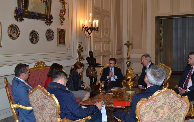Delegația de la București a vorbit cu românii care muncesc în Ragusa-Italia: Angajări ilegale, izolare, forme de exploatare şi abuz, printre probleme