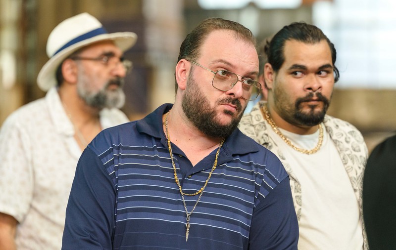 Mentalistul Simion R. Ștefan e interlop în serialul „Tătuțu”. Cărui actor îi mulțumește pentru rolul obținut: „Am dat acel semn” | EXCLUSIV