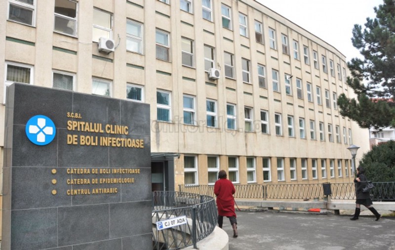 O bătrână de 76 de ani s-a aruncat pe geam de la Spitalul de Boli Infecţioase din Cluj. Medicii nu au mai putut să facă nimic pentru ea