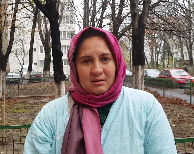 VIDEO / Cerasela din Leordeni, cerșetoarea care cântă imnuri religioase. ”M-ai văzut, m-ai ajutat, Domnul fie lăudat, măi...”