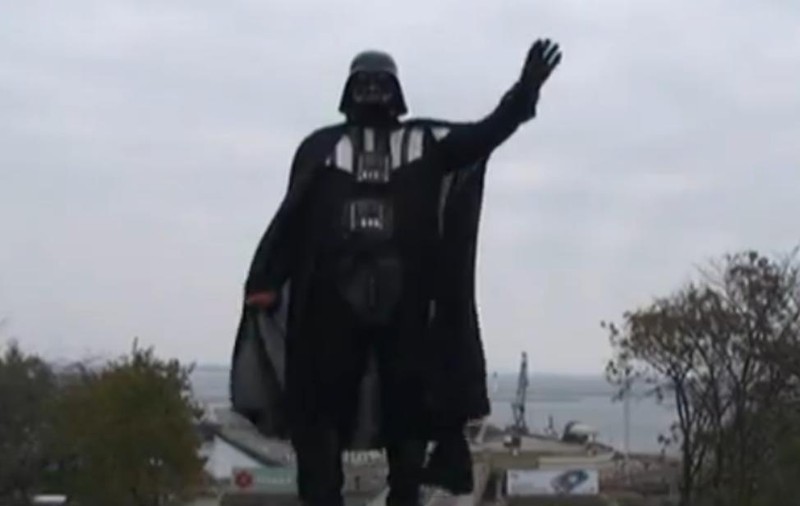 Video | Darth Vader a cerut primăriei teren pentru nava lui spaţială. Cererea lui a fost acceptată!