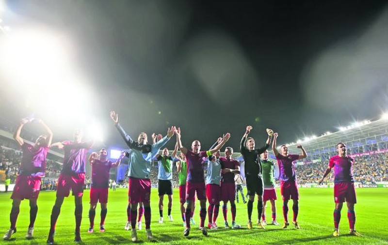 Steaua City Tour! Campioana vrea să închirieze unul dintre autocarele descoperite care fac turul Bucureştiului, pentru a defila prin Capitală