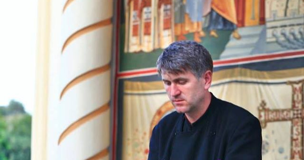Curg acuzațiile la adresa preotului-cântăreț Cristian Pomohaci. Un tânăr afirmă că a fost sechestrat în mașină. I s-a propus sex în trei