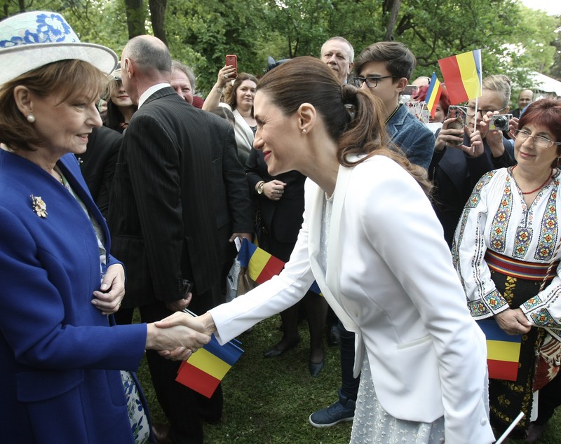 FOTO EXCLUSIV/ Cele mai fistichii pălării! Garden-party-ul de la Palatul Elisabeta s-a transformat din nou în podium de defilare