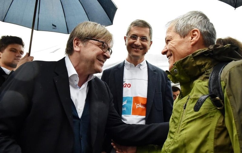 USR a votat afilierea în Parlamentul European la grupul ALDE din care face parte şi partidul lui Macron. Negocieri cu PLUS, pentru o alianţă politică viitoare