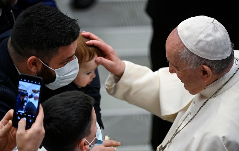 Papa Francisc regretă că animalele de companie „uneori iau locul copiilor”: Asistăm la o formă de egoism