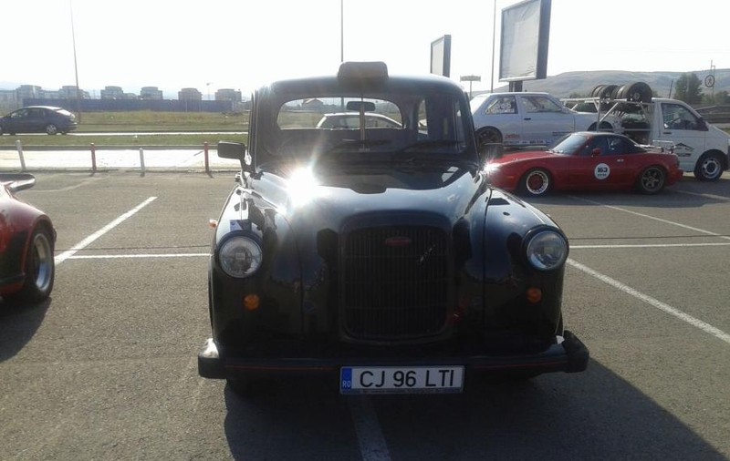 Aruncat la “gunoi” în Marea Britanie, taxiul negru a devenit vedetă la Cluj