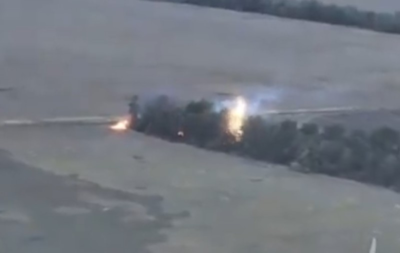 „Cea mai înfricoșătoare” dronă folosită în războiul din Ucraina, filmată când aprinde o pădure în care se ascund soldați | VIDEO
