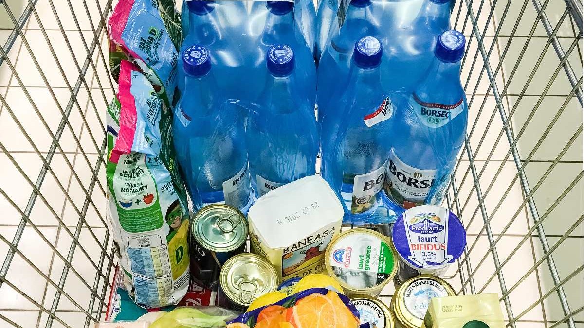 Cărucior cu mai multe cumpărături