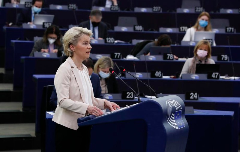Omicron ar putea fi varianta dominantă în Europa în mai puțin de o lună, avertizează șefa Comisiei Europene