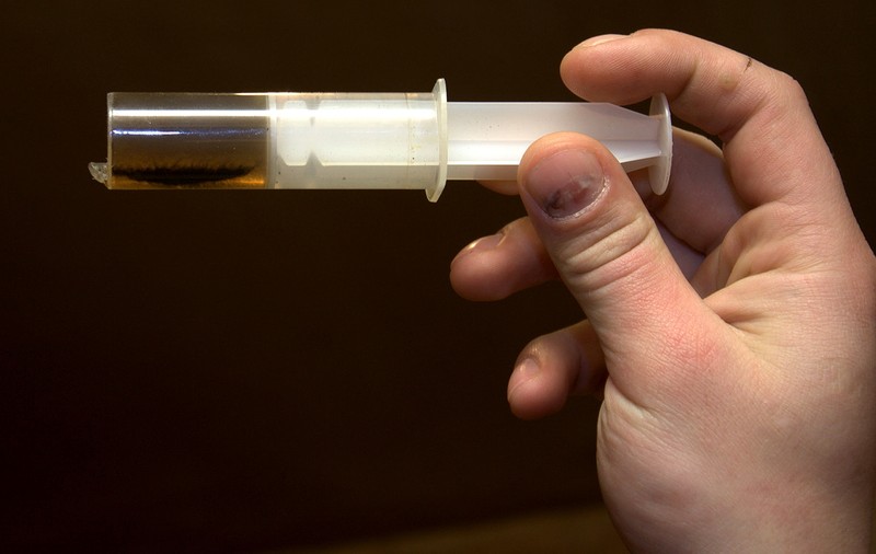 Putrezește de vie! O femeie dependentă de drogul "krokodil" trece prin chinuri inimaginabile. Imagini șocante