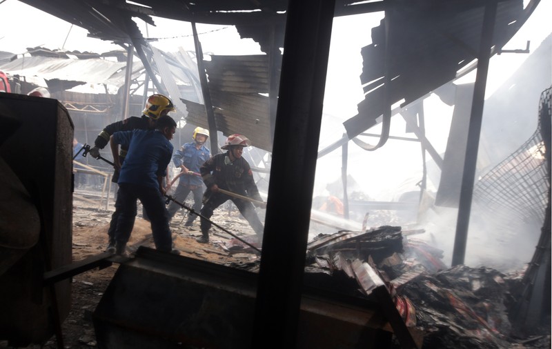 10 morți și zeci de răniți, după un incendiu la un puț de petrol ilegal din Indonezia