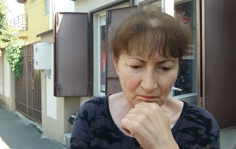 VIDEO/ Planta care provoacă alergii i-a speriat pe români! „Am tăiat-o cu foarfeca de pe drum, le face rău și câinilor”