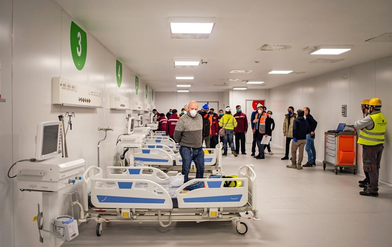 VIDEO | În Milano s-a deschis cel mai mare spital cu terapie intensivă, în doar 10 zile de muncă neîntreruptă. Italienii au donat 21 de milioane de euro