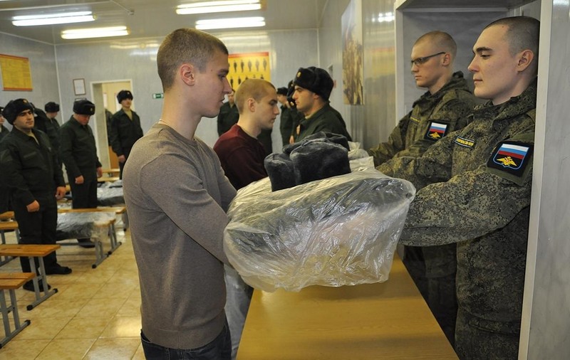 În Rusia a început recrutarea de toamnă. 120.000 de tineri sunt luați în armată, pentru stagiul militar obligatoriu