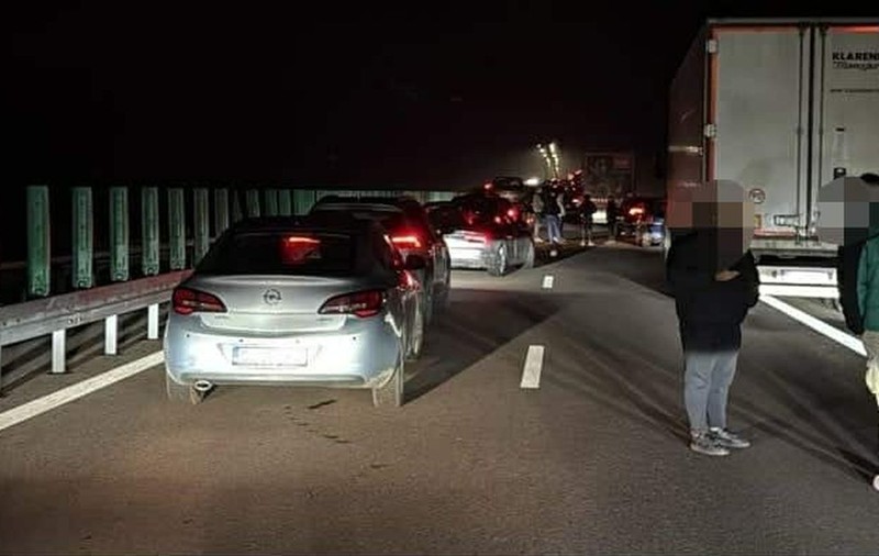 Bărbat spulberat pe un drum expres din Argeș, după ce a oprit fiindcă maşina lui s-a defectat