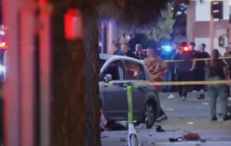 O mașină a intrat în mulțime în Los Angeles: cel puțin 30 de oameni au fost răniți | VIDEO