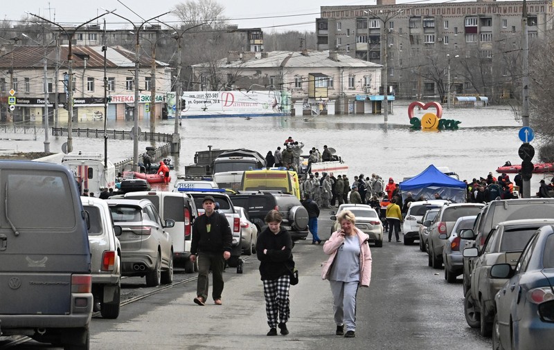 Cele mai grave inundaţii din ultimele decenii în Rusia şi Kazahstan. Zeci de mii de persoane, evacuate