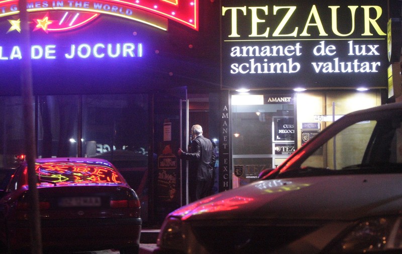 Nelu Ploieşteanu sparge banii în cazino | FOTO