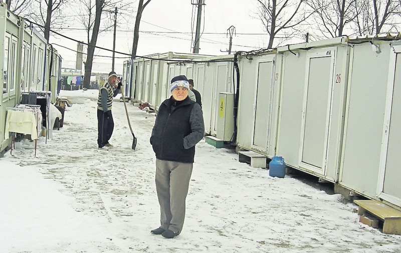 Somaţi să se mute în case neterminate