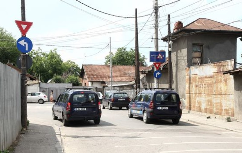 Alo, Poliţia! Noi după care semn ne luăm?