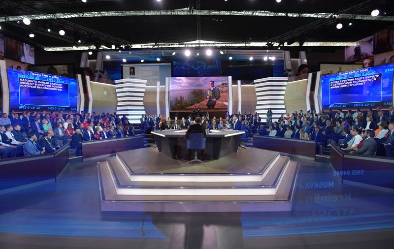 Vladimir Putin, "bombardat" cu mesaje critice în timpul sesiunii anuale de întrebări și răspunsuri