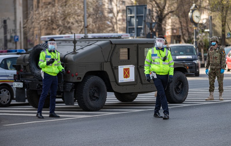 Ne-am pierdut libertatea, temporar. Să ne păstrăm măcar mințile