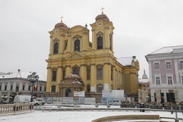 Domul Catolic din Piața Unirii din Timișoara este de doi ani în șantier pentru reabilitare