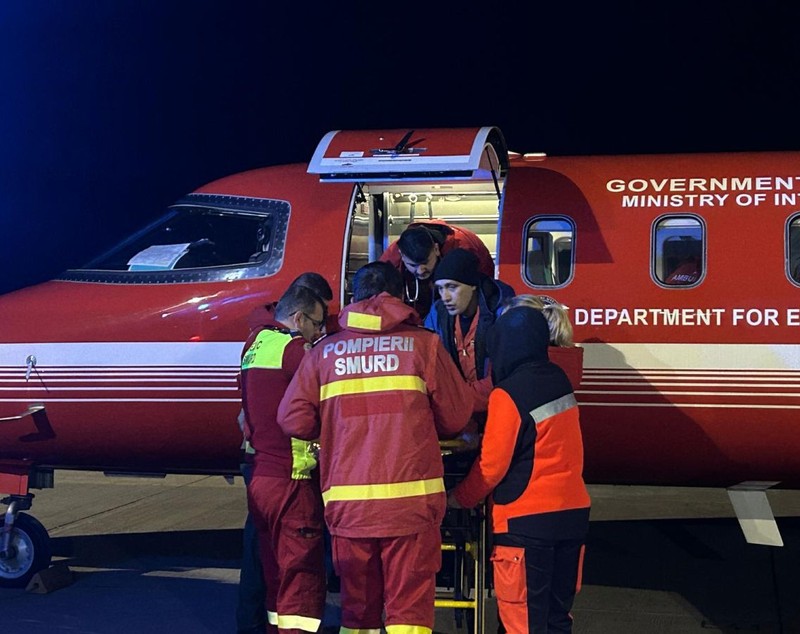 Fetițele din Botoșani care au fost victimele unei explozii au fost aduse la București în stare gravă, intubate