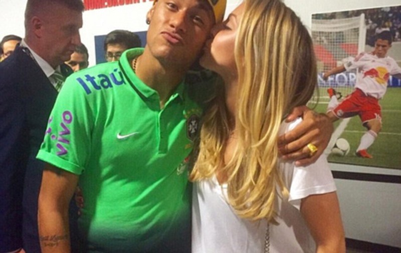 Bouchard are o soră geamănă care-ți fură privirea! Neymar a profitat