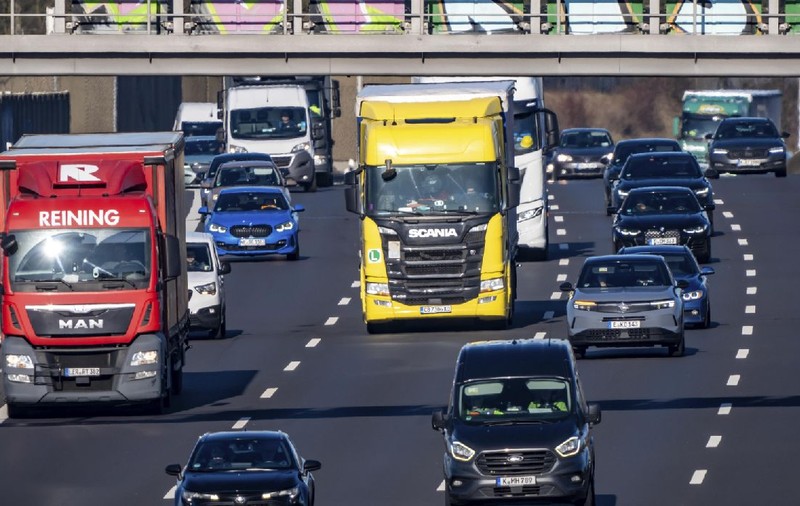 Un șofer român de TIR s-a luat la bătaie cu un camionagiu german în mijlocul unei autostrăzi din Austria