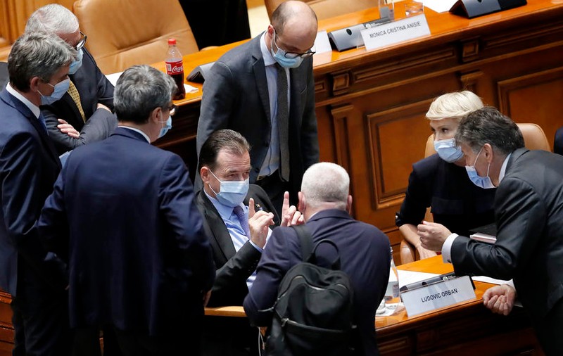 SURSE | Mulți dintre actualii miniștri PNL vor pleca acasă. Vin oamenii grei din partid.  Întâlnire cu Klaus Iohannis: „Vrem să trecem Guvernul până pe 23 decembrie”