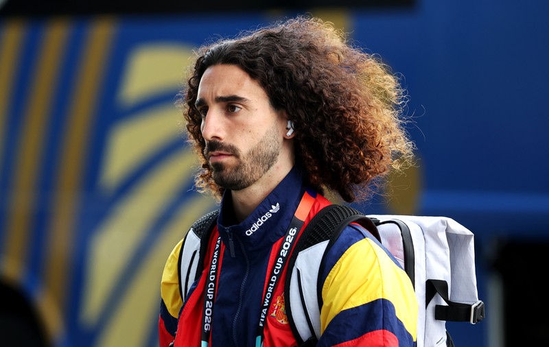 Inconfundabilul pletos Marc Cucurella, noua achiziție a lui Real Madrid: tatăl a trei copii, un fiu autist și cu o parteneră, Claudia Rodríguez, designer și fostă balerină
