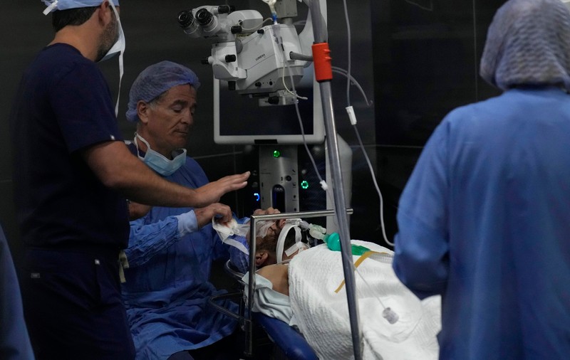 Medic libanez, șocat de numărul răniților după exploziile dispozitivelor electronice: „Dorm doar două ore, în rest operez”