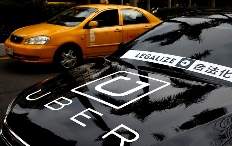 Propunere de lege privind activitatea UBER și Taxify: Autorizație de la primării și șoferi cu limită de vârstă