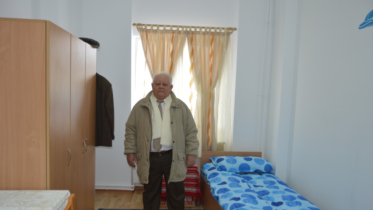 REPORTAJ - Autoritățile l-au lăsat de izbeliște opt ani, însă o fundație le-a redat bătrânilor speranța. Căminul reconstruit de oameni cu suflet mare