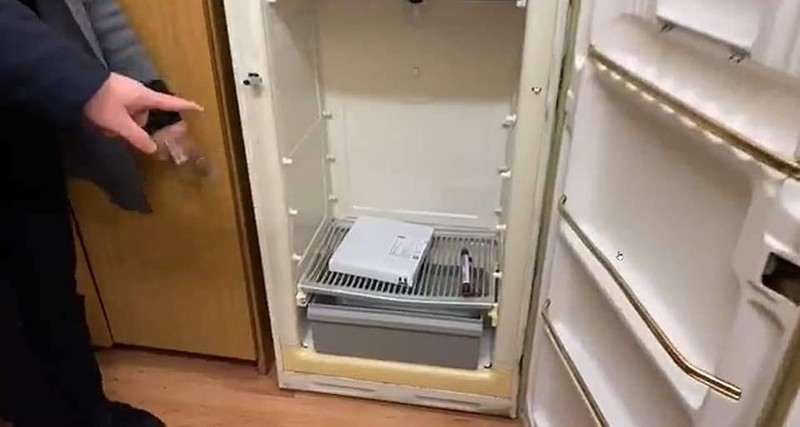 Frigiderul ZIL a fost fabricat în 1991.