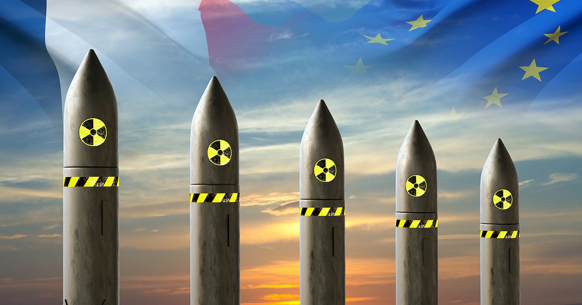 Rachete nucleare avand in fundal steagul Frantei si al Uniunii Europene
