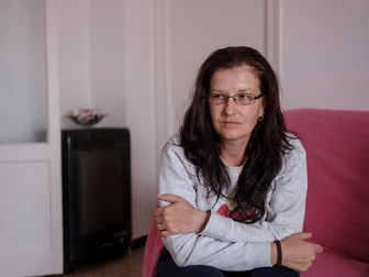 Flori, o româncă stabilită în Spania de 14 ani, în apartamentul în care stă cu chirie în Palos de la Frontera