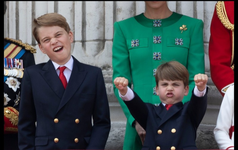 GALERIE FOTO. Prințul Louis a furat toată atenția la parada de ziua regelui Charles al III-lea. Gesturile sale simpatice au fost remarcate de toată lumea