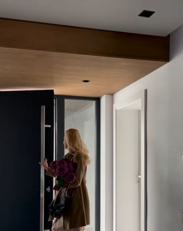 Imagini din casa în care Mihai Petre și Elwira s-au mutat. Detaliul din living care a atras atenția