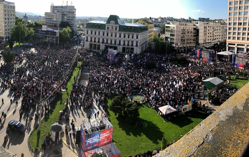 Mitingul PSD de la Iași a împărțit orașul în două. Cele două Românii din Piața Unirii