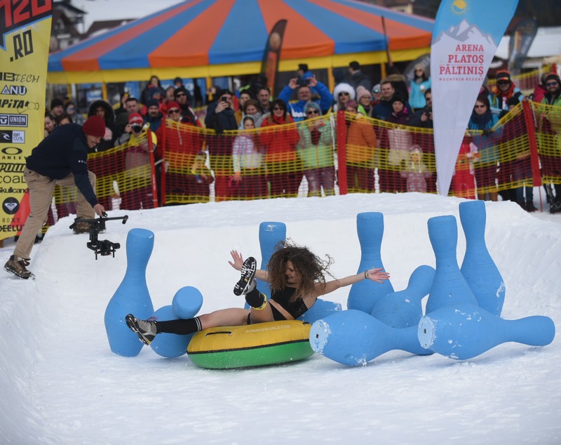 FOTO | Frumoase și curajoase! A fost spectacol pe pârtie la Arena Platoș, acolo unde 14 fete au participat la Bikini Race